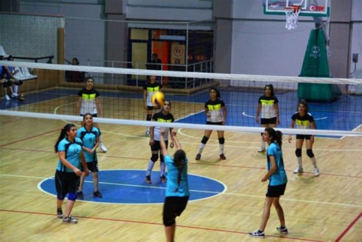 Voleybol Müsabakaları Başladı